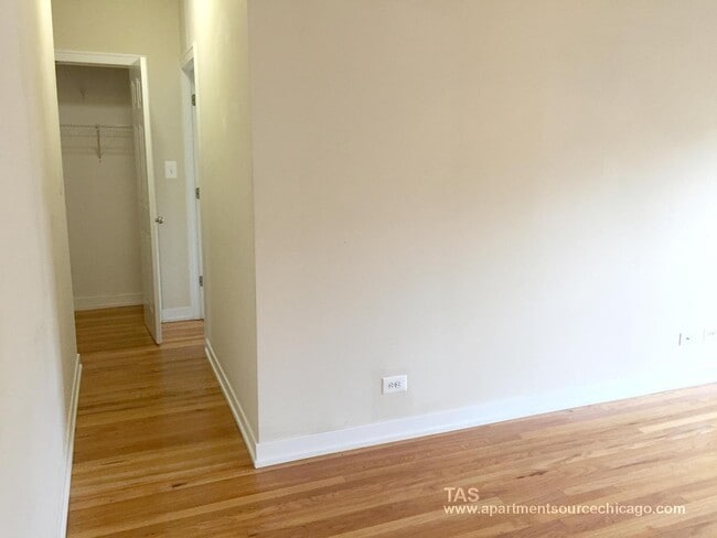 Building Photo - 4838 N Wolcott Ave