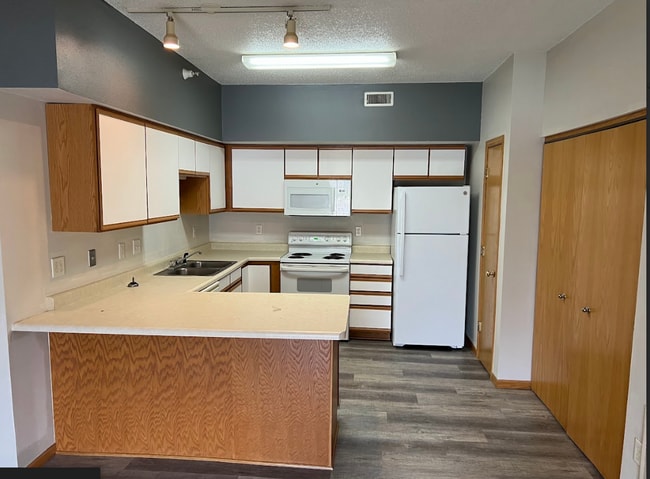 Building Photo - 2825 Triple Crown Ln