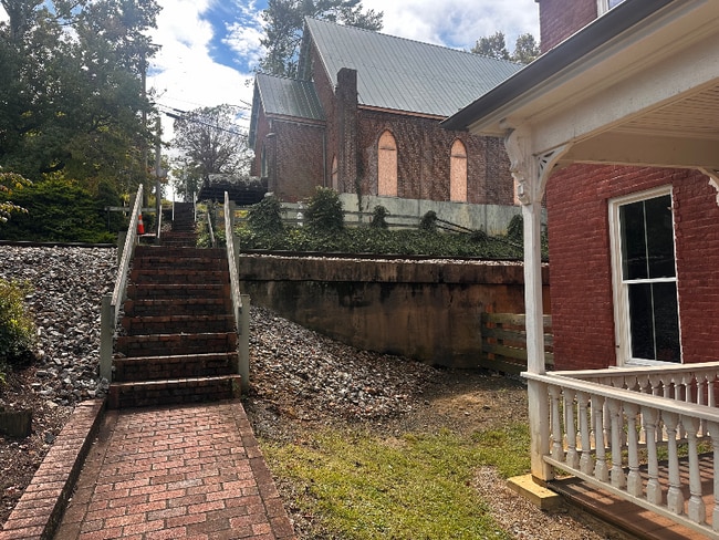 Building Photo - 120 S Cherokee St