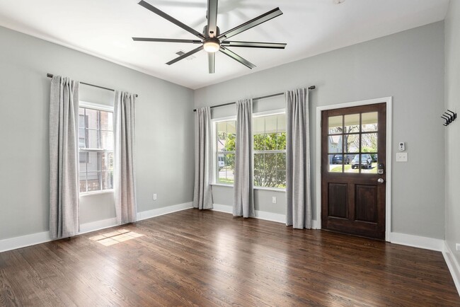 Building Photo - Located in the heart of Cleveland Park, this charming home has it all!