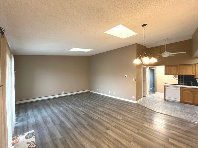 Building Photo - 11 Echo Ct