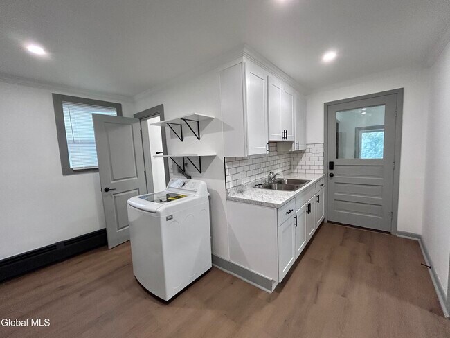 Building Photo - 2523 Callahan Ave
