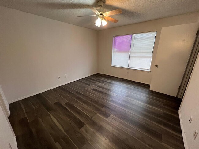 Foto del edificio - 2117 W Walnut St