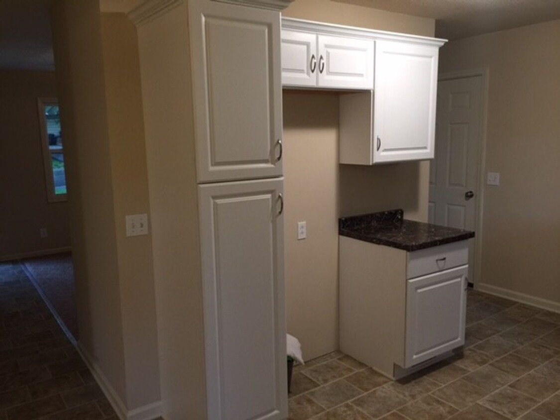 Foto principal - Half off first months Rent: 3 Bedroom, 1 B...