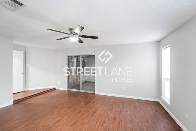 Building Photo - REDUCED!