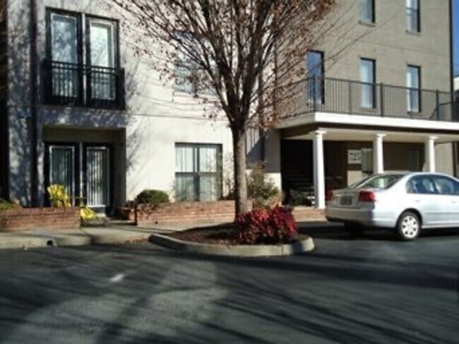 Building Photo - 725 Walker Square