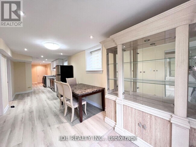 Building Photo - 23 Toporowski Ave