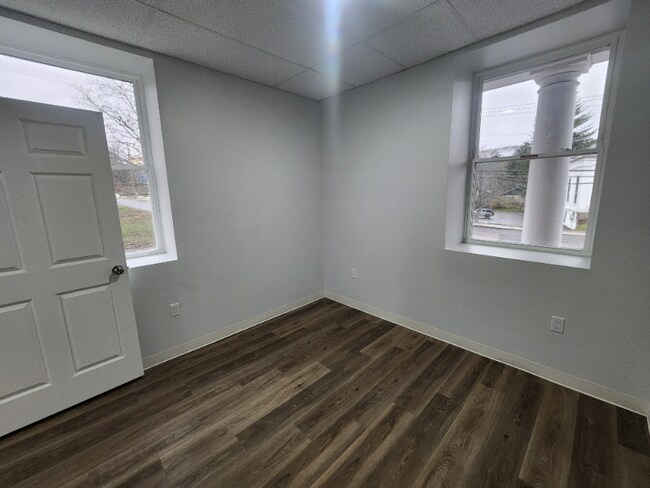 Foto del edificio - 151 S Main St