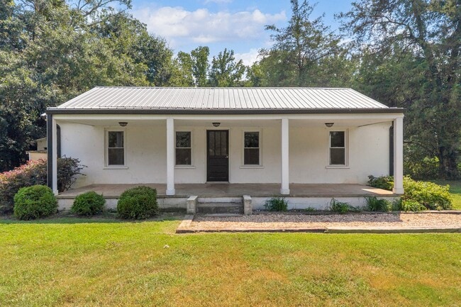 Building Photo - 649 Adams Town Rd