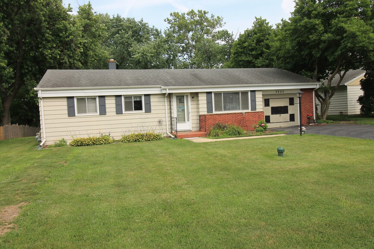 Primary Photo - 5525 Virginia Ave