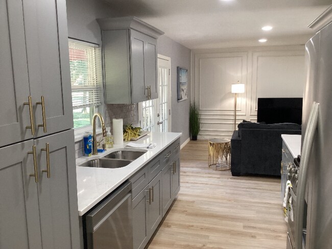 Foto del edificio - 245 Malone Ave