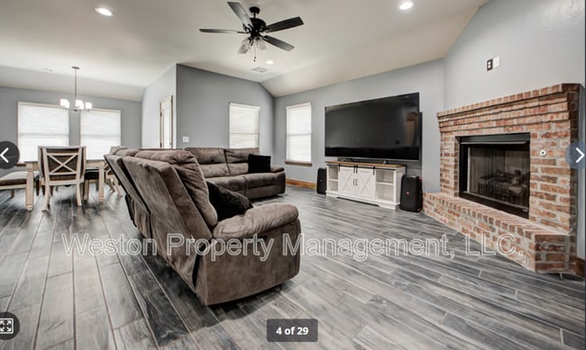 Building Photo - 4216 Royal Garden Dr