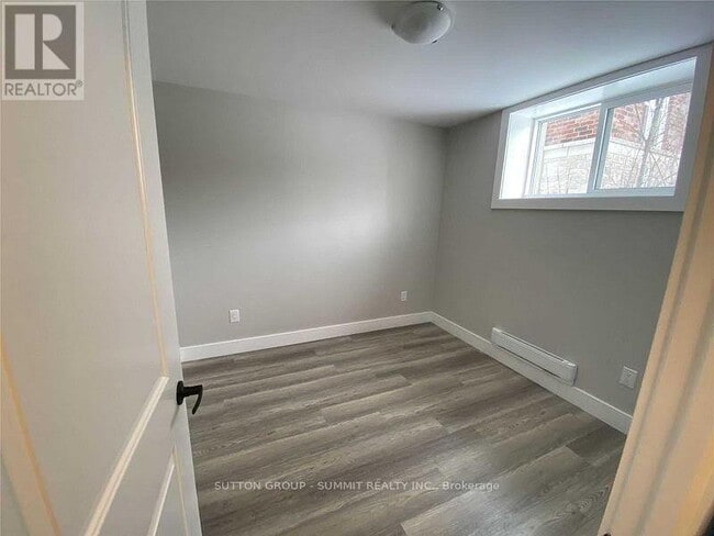 Photo du bâtiment - 200 Ardagh Rd