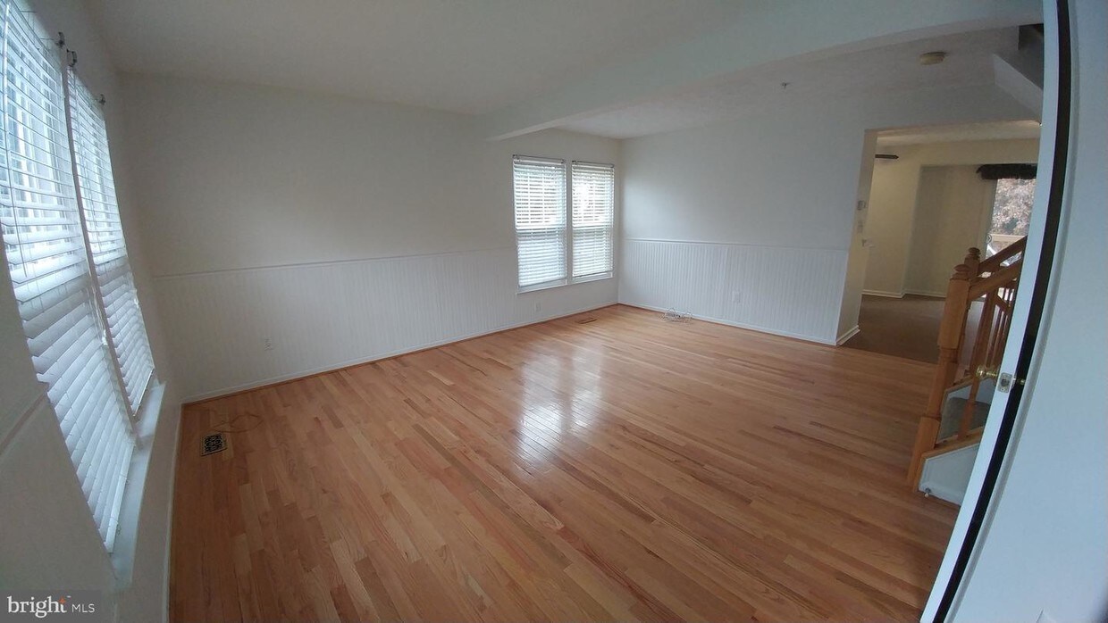 Primary Photo - 201 Foxtree Dr