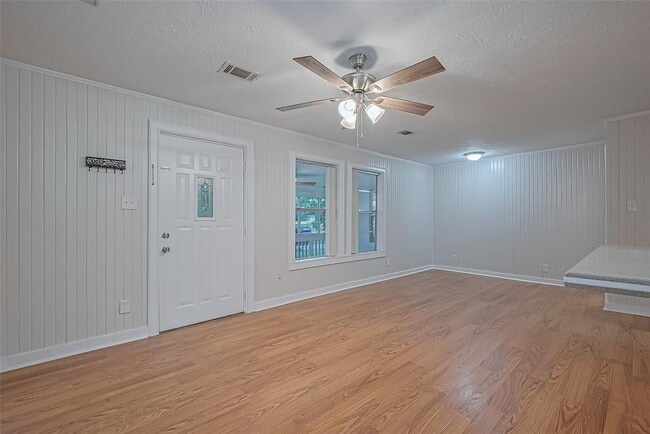 Building Photo - 1372 W Pine Lake Cir