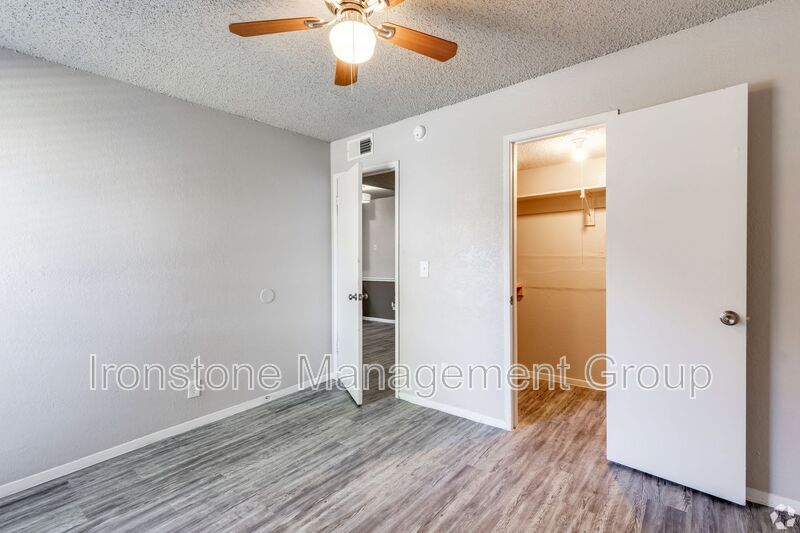 Foto del edificio - 5321 E 47th Pl