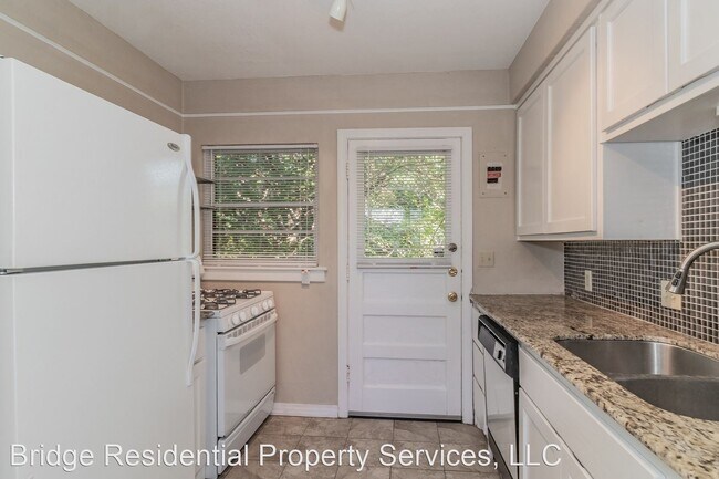 Building Photo - 2 br, 1 bath House - 5025 Birchman Avenue