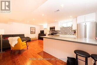 Building Photo - 629 Beresford Ave