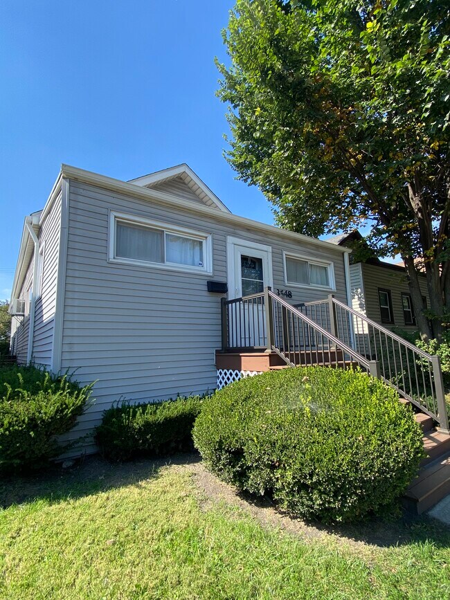 Building Photo - 3548 S Western Ave