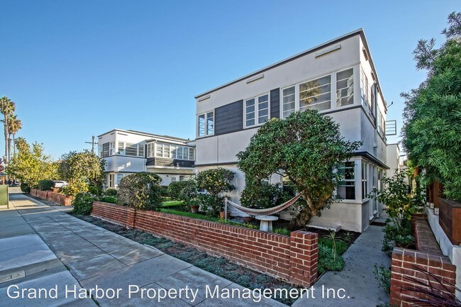 Building Photo - 700-702 S Catalina Ave