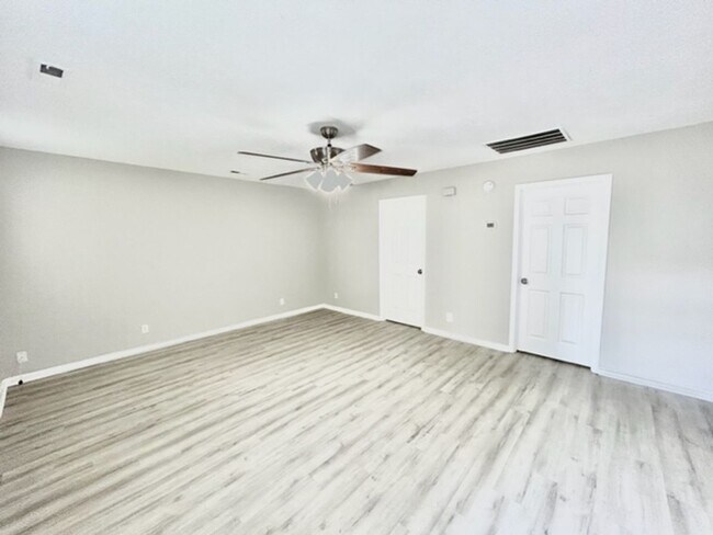 Foto del edificio - 4304 Chalet Cir NW