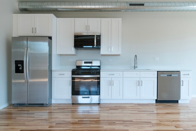 Building Photo - 2202 Lombard Ave