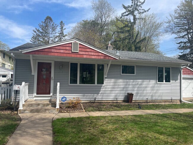 Building Photo - 316 Willard St W