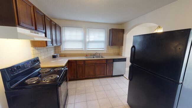 Foto del edificio - 320 W Clemmonsville Rd