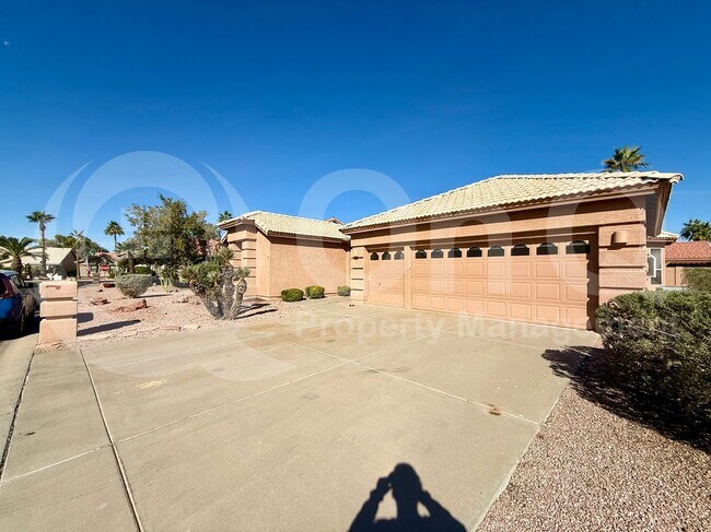 Building Photo - 9502 E Rocky Lake Dr