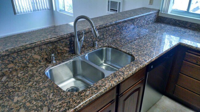 Kitchen - 930 Via Mil Cumbres