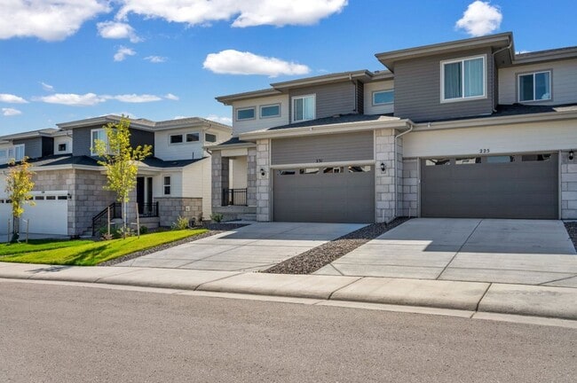 Building Photo - 3 Bed, 2.5 Bath Castle Rock Home