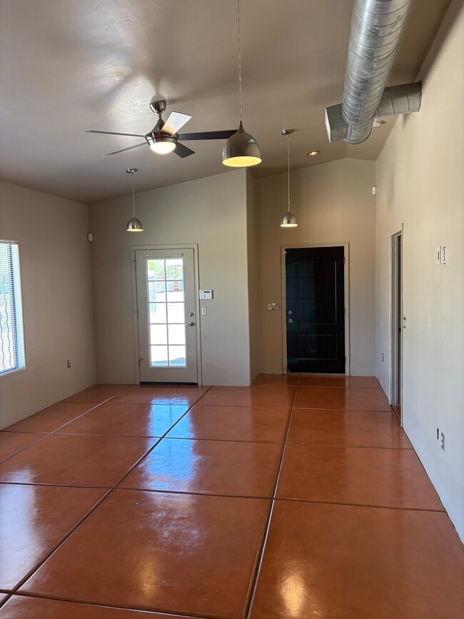 Foto del edificio - 1014 E Linden St