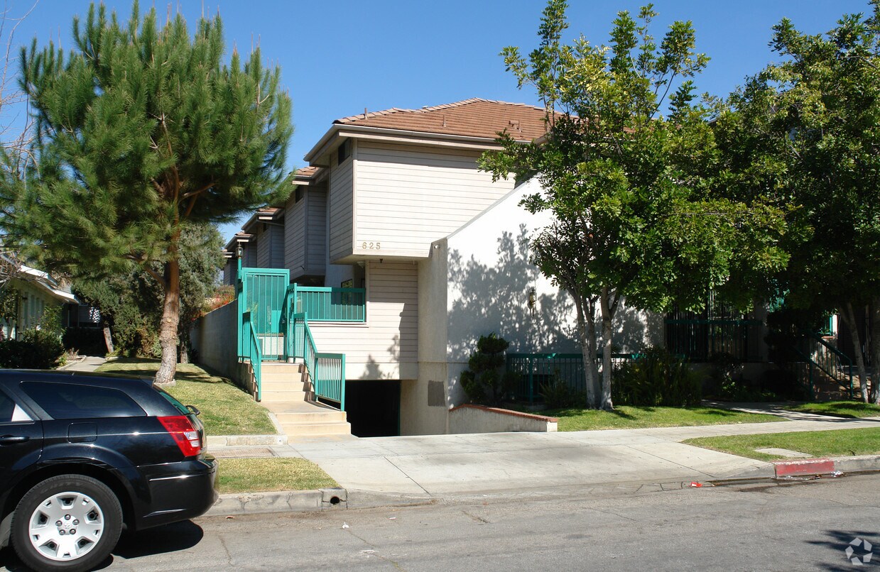 Primary Photo - 625 E Elk Ave