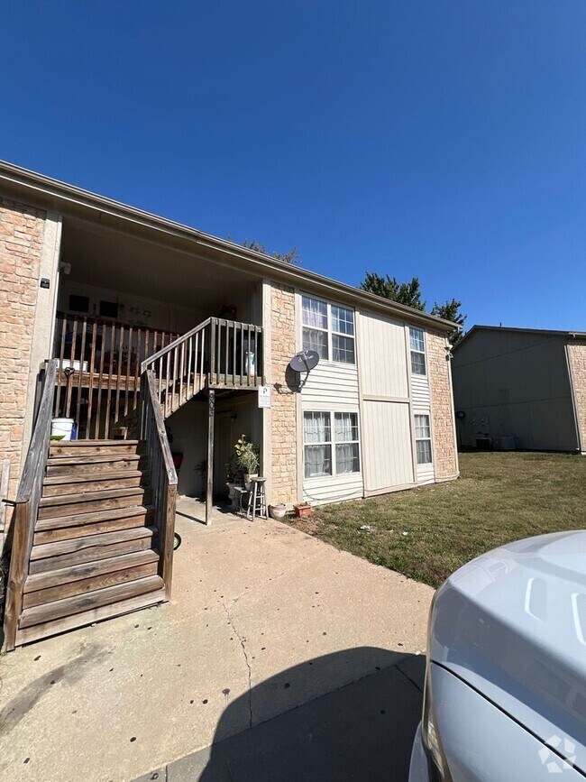 Building Photo - 903 S Edgebrook Ln