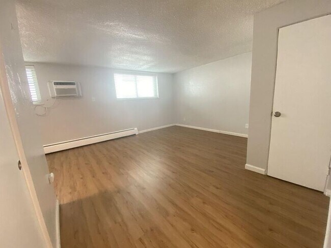 Foto del edificio - 1400 N Moline St