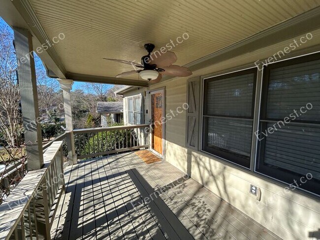 Building Photo - 243 Maple St