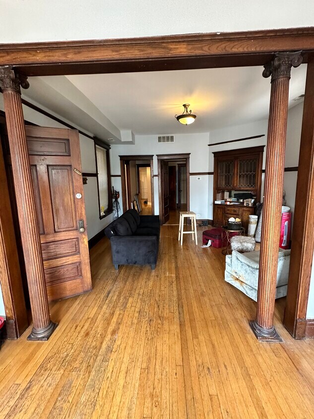 Primary Photo - 3350 N Sheffield Ave