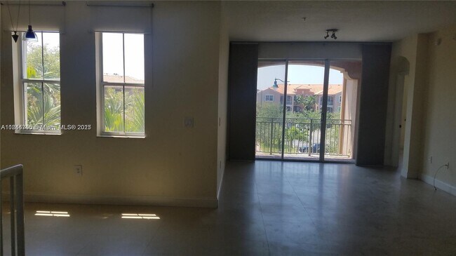 Foto del edificio - 6700 NW 114th Ave