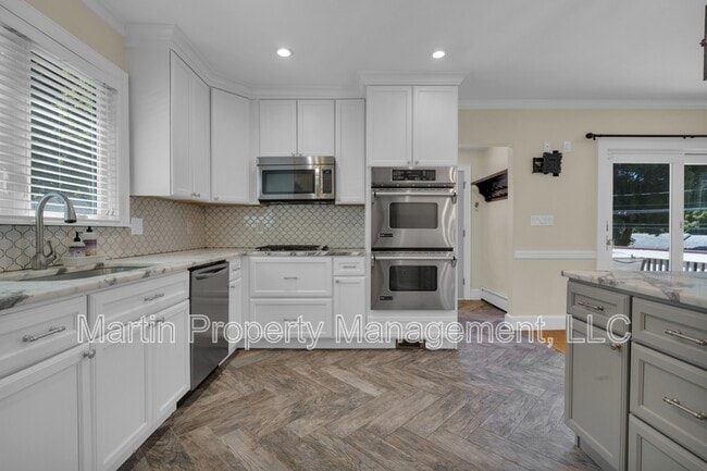 Photo - 184 William St House