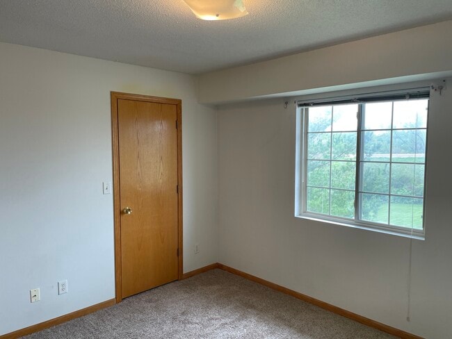 Building Photo - 2266 Holiday Rd