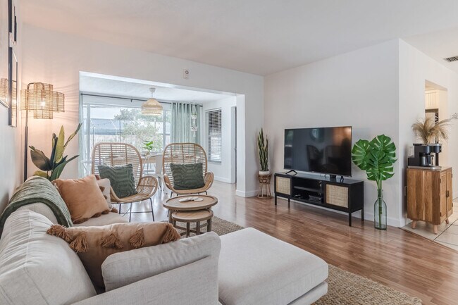 Building Photo - 1321 Chesterfield Dr