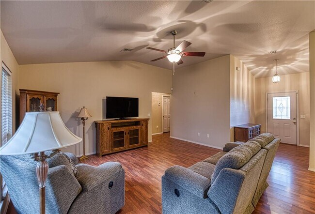 Building Photo - 319 Sondra Dr