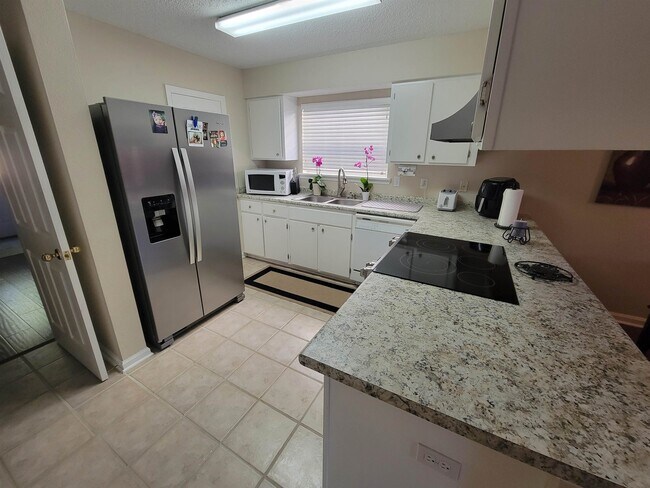 Foto del edificio - 3532 Daylily Ln