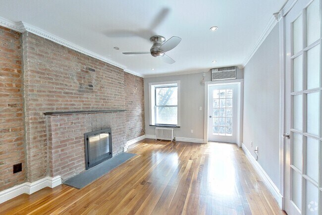 Building Photo - 564 Hudson St