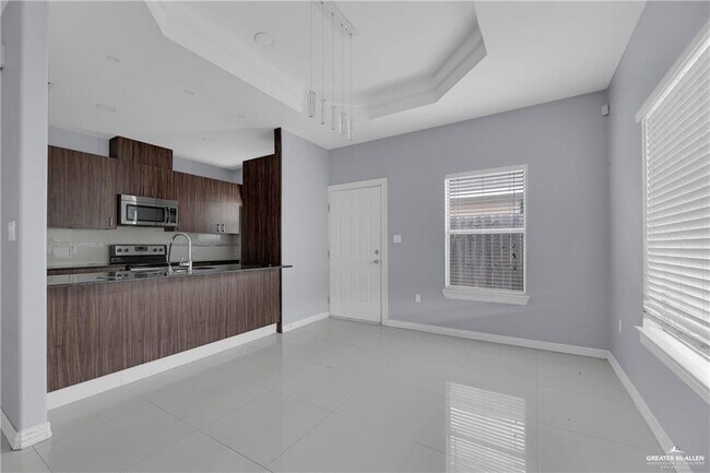 Building Photo - 7 Larkspur Ave