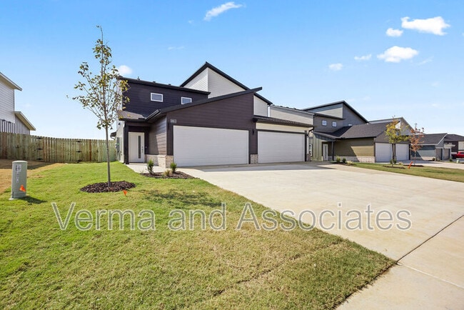 Building Photo - 1801 SW Poigai Wy
