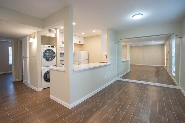 Building Photo - 8941 Gaylord Dr