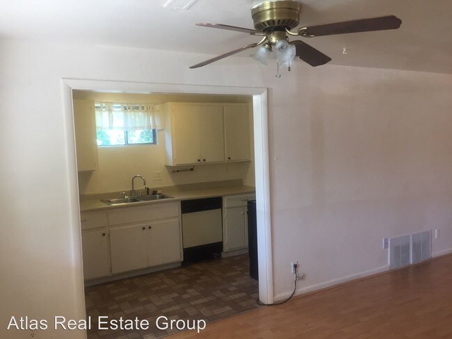 Building Photo - 1366 Zephyr St