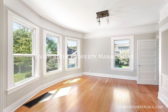 Foto del edificio - 4137 NE 8th Ave