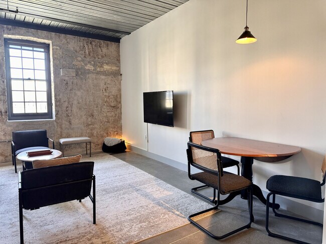 Foto del edificio - 1009 W Juneau Ave